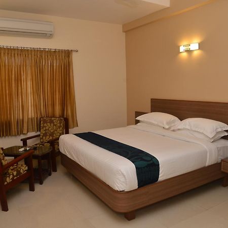 Sri Balaji Hotels Tiruchengodu Exterior photo