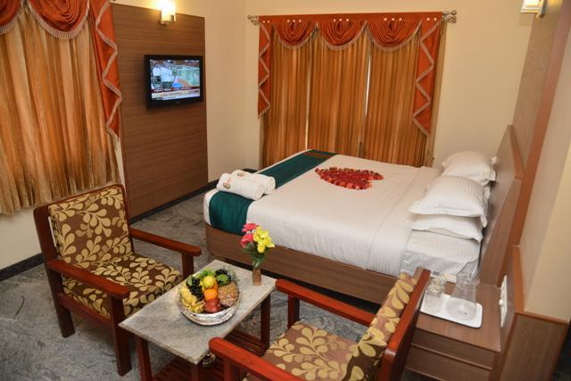 Sri Balaji Hotels Tiruchengodu Exterior photo