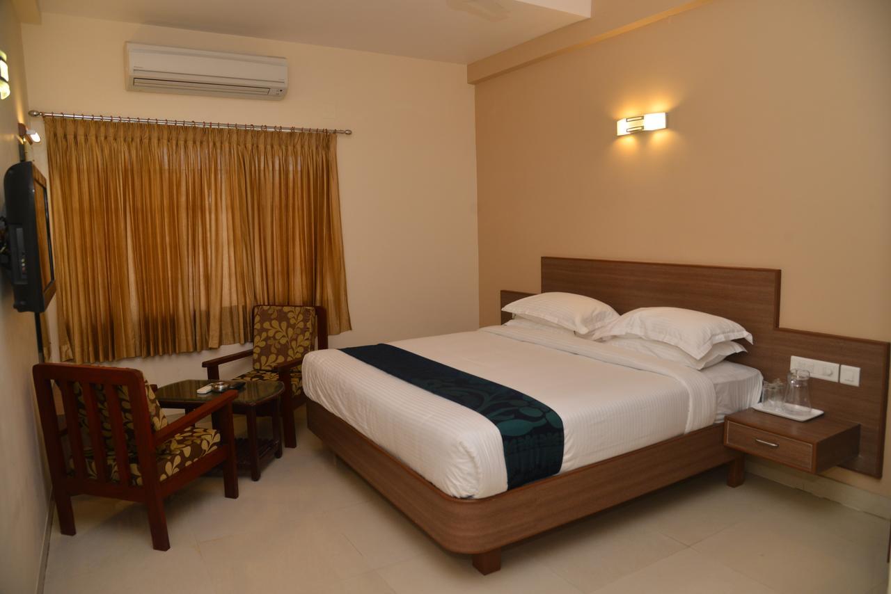Sri Balaji Hotels Tiruchengodu Exterior photo