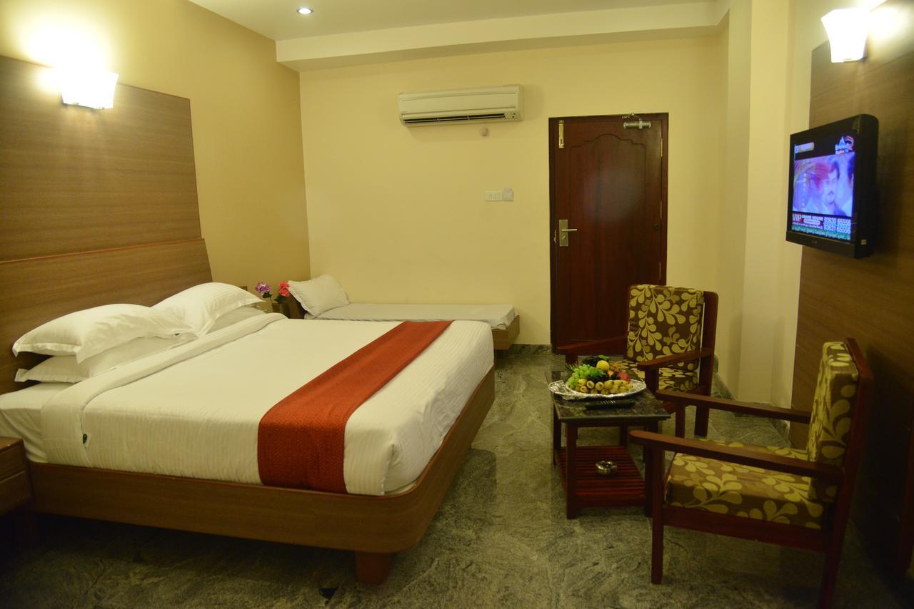 Sri Balaji Hotels Tiruchengodu Exterior photo