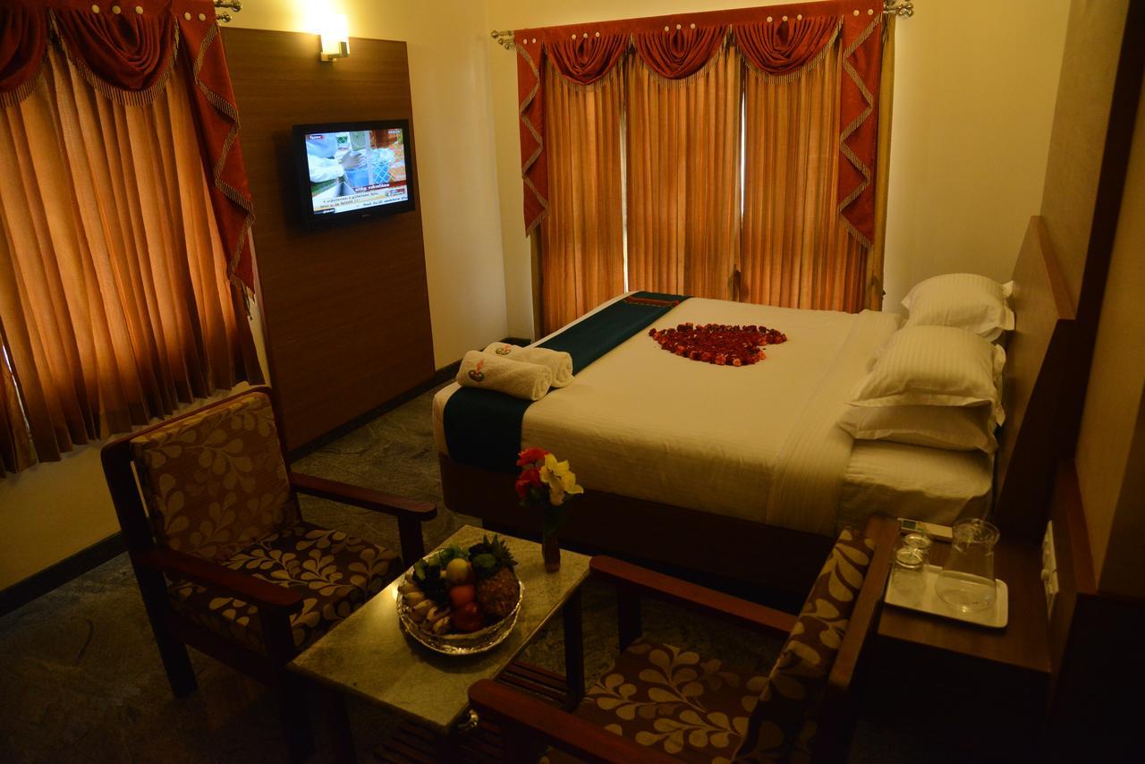 Sri Balaji Hotels Tiruchengodu Exterior photo