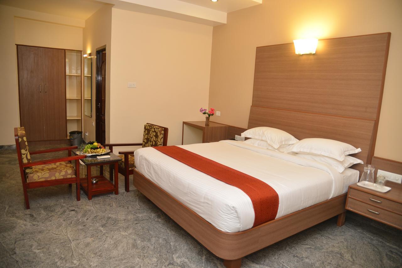 Sri Balaji Hotels Tiruchengodu Exterior photo