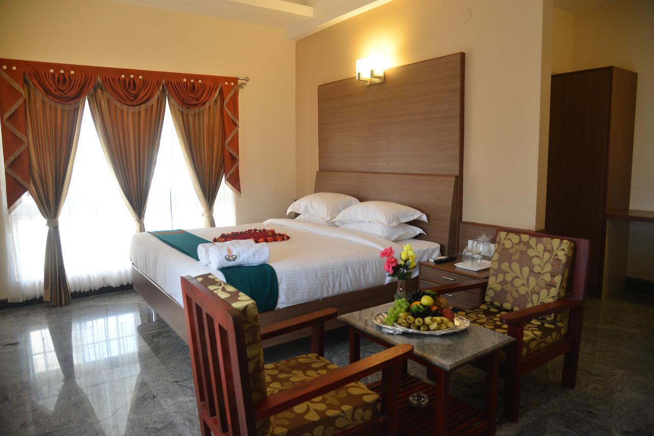 Sri Balaji Hotels Tiruchengodu Exterior photo