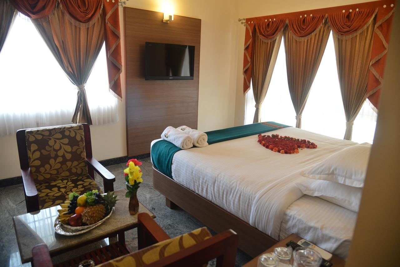 Sri Balaji Hotels Tiruchengodu Exterior photo